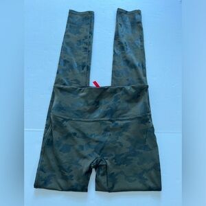 Spanx Camo Green Leggings Size Small *See dimensions